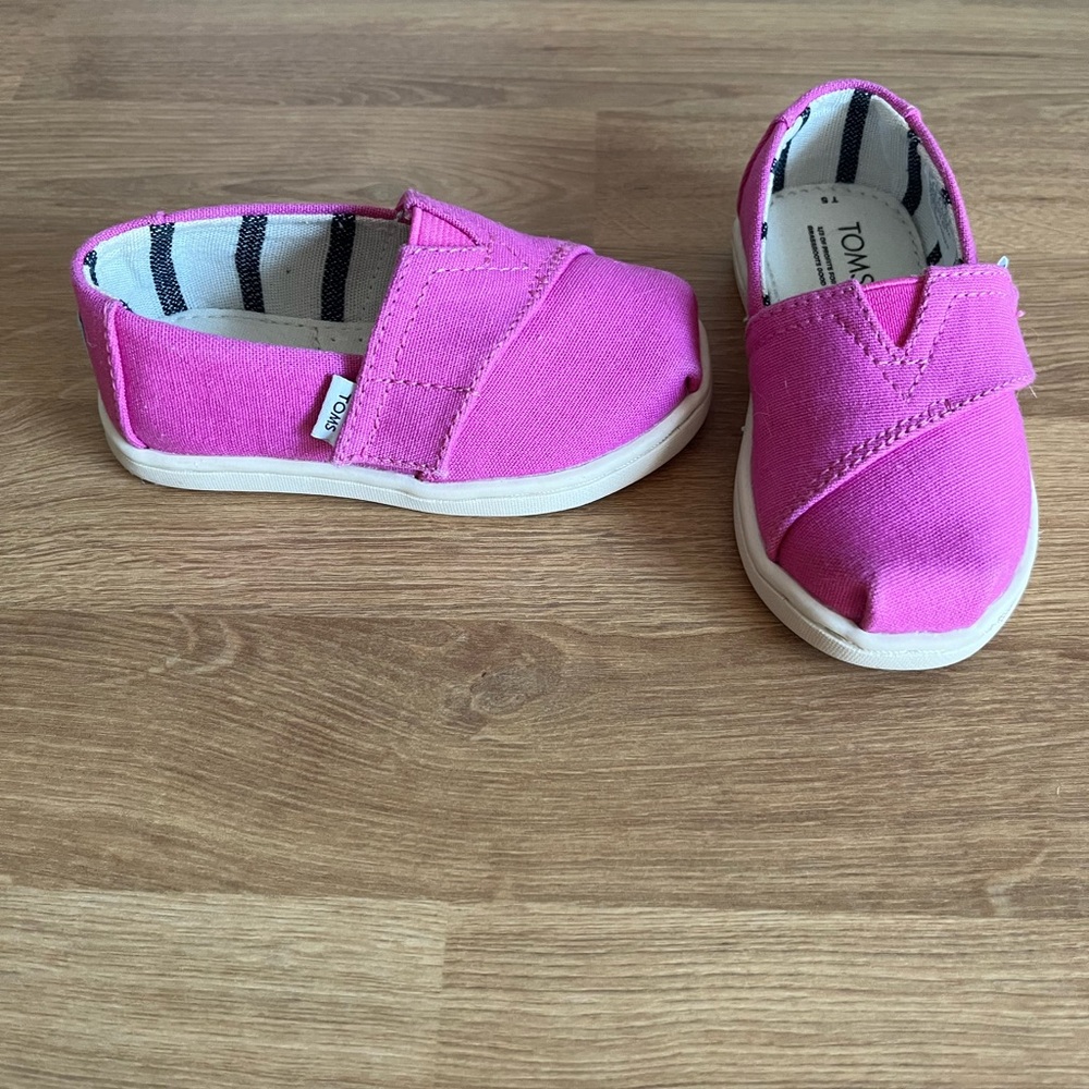 TOMS Alpargata Toddler Shoe | Size 5T | Like New - Picture 4 of 6